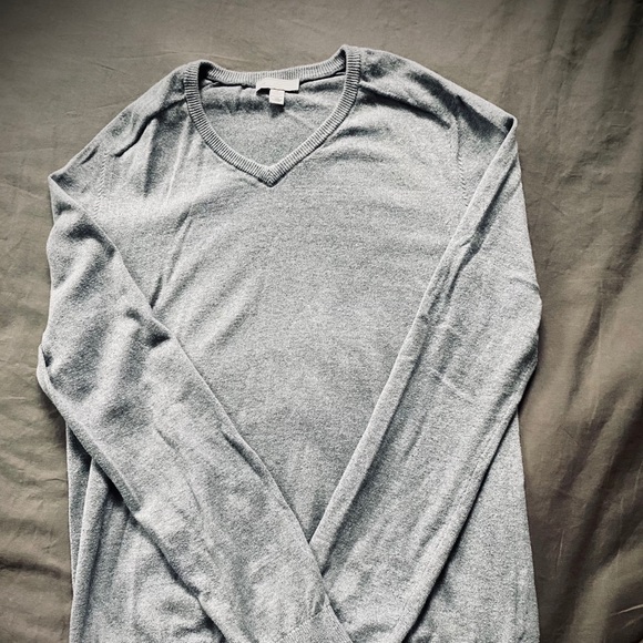 Gap Heather Grey V-Neck Sweater, Men’s Small - Picture 2 of 4